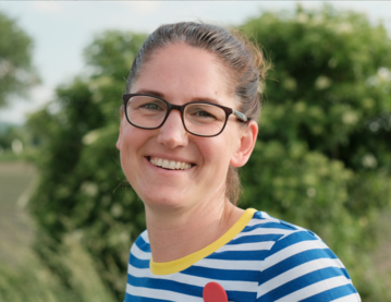 F�r die Projektidee, das Konzept und die Umsetzung von A.ckerwert ist Lioba Degenfelder verantwortlich. Die Umweltingenieurin arbeitete lange als Bildungsreferentin. Seit 2020 ist sie freiberuflich f�r das Projekt verantwortlich.