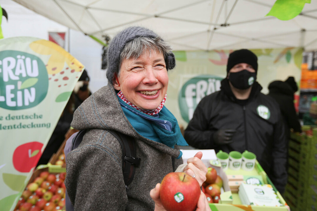 Bei einer Apfelverkostung in Berlin kam die in Deutschland gezüchtete Sorte Fräulein gut an.