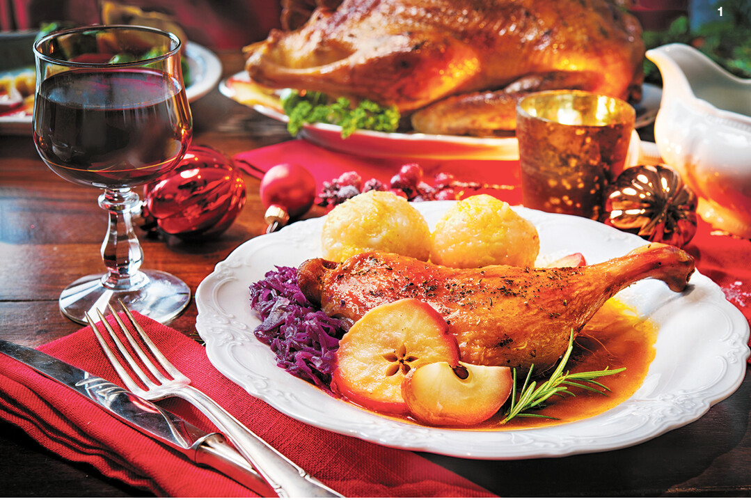 Ente l�sst sich mit Obst, Semmeln oder Hackfleisch f�llen.