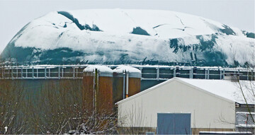 Eingedr�ckte oder besch�digte Foliend�cher d�rfen auf keinen Fall betreten werden. Die Unfallgefahr ist zu gro�.