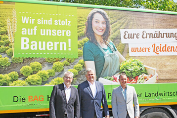 Die BAG investiert in ihren Fuhrpark und Raiffeisenmarkt (v. l.): Sven Schneider, Ulrich K�hnle und Hannes Zipfel. 