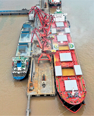 Internationale Getreidekunden unterwegs: China kauft auf dem Weltmarkt, Afrika im Ostseeraum.