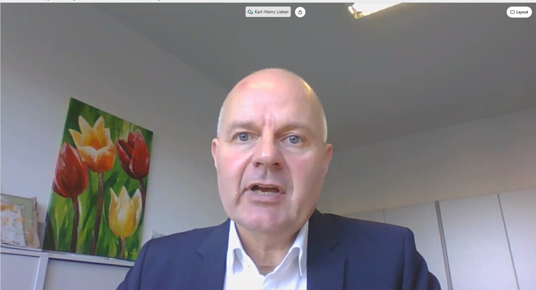   Karl-Heinz Lieber, Abteilungsleiter �Naturschutz� im UM, erl�utert Ma�nahmen zur St�rkung der Biodiversit�t. 