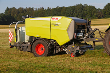 Claas stellt nun die neue Press-Wickel-Kombination Rollat 630 RC Uniwrap vor.