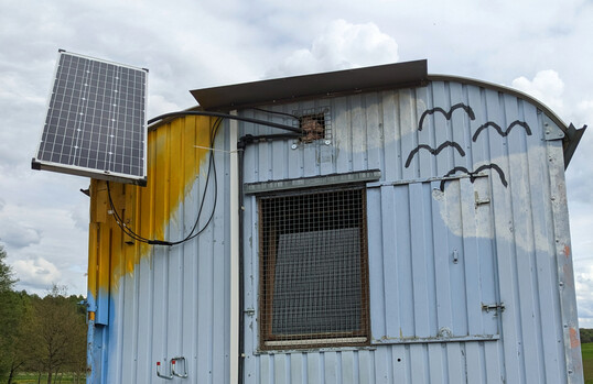 Bauwagen mit Stromversorgung: Mit einer mobilen Solaranlage kann Strom erzeugt werden, wo das bisher nur mit einem Generator m�glich war.