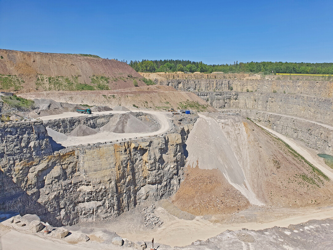 Muschelkalkabbau im Landkreis B�blingen. Dieser Kalk ist in Baden-W�rttemberg zusammen mit den Jurakalken das bedeutendste Ausgangsgestein f�r D�ngekalke.