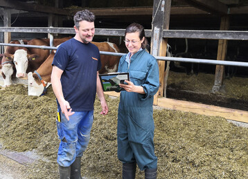 1 Passt die Ration f�r die laktierenden K�he noch? Oder sollten die Futterbestandteile angepasst werden, bevor die K�he verfetten? Die regelm��ige �berpr�fung der Rationen bewahrt Milchviehhalter vor Betriebsblindheit bei der F�tterung ihrer Tiere.