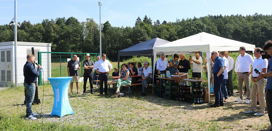 Solmotion-Gesch�ftsf�hrer Christian Wolf h�tte es sich bei der Planung der Anlage vor drei Jahren selbst kaum vorstellen k�nnen, dass diese Anlage so schnell Realit�t wird. �Das zeigt, wie dynamisch und schnell wachsend die Solarbranche ist�, dankte Wolf allen Beteiligten.