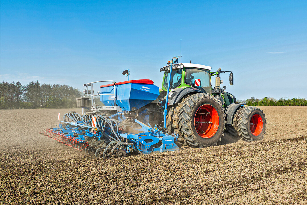 Die neue Drillmaschine Lemken Solitair l�sst sich mit getrenntem Saatgutbeh�lter ausstatten.