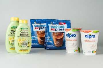 Fast gleiche Verpackung, weniger Inhalt: Shampoo ist jetzt neun Prozent teurer, Kakaopulver und Joghurt 25 Prozent.