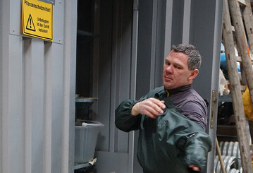 Sachgerechte Kleidung beim Pflanzenschutz ist wichtig.