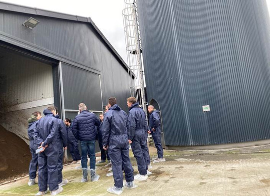 Geflügelhalter können sich bei den Betriebstouren „Tour de Boer“ einen Überblick über die neuste Technik verschaffen.