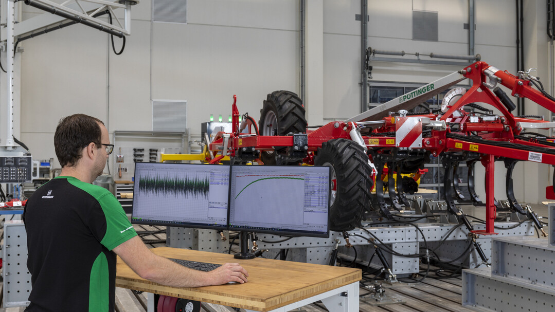 Festigkeitspr�fung auf Lebensdauer in der neuen Halle.
