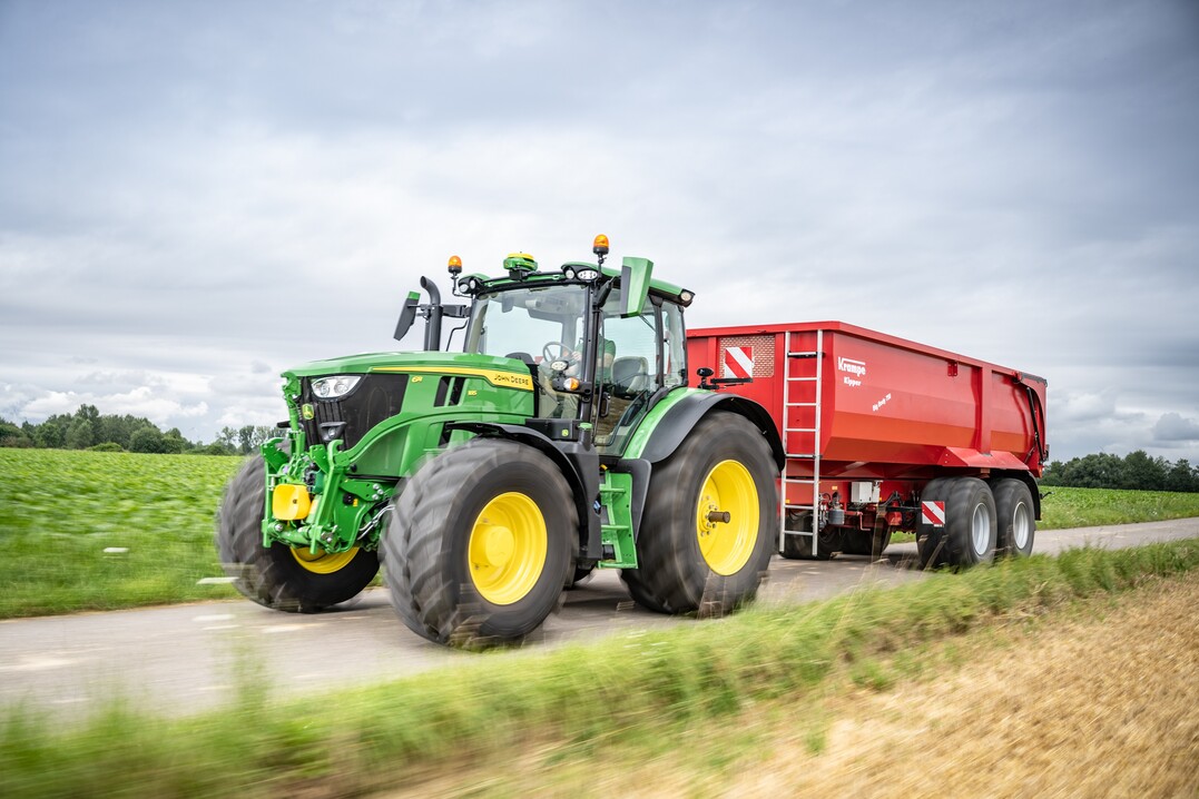  John Deere pr�sentiert seine neue Serie 6R. 