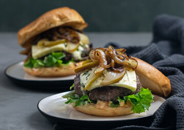 Burger mit Gorgonzola und Birne