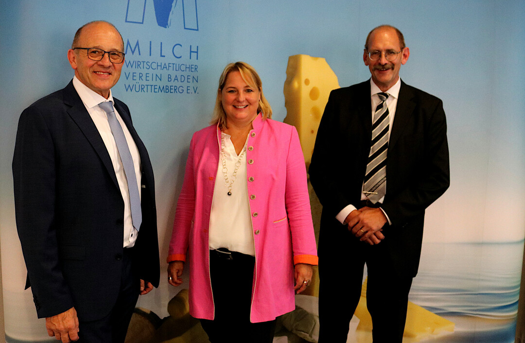 Isabel Kling, Ministerialdirektorin im MLR, hielt ein Pl�doyer f�r die heimische Landwirtschaft. Hier im Bild mit Manfred Olbrich, Vorsitzender des Milchpr�frings Baden-W�rttemberg und des Milchwirtschaftlichen Vereins (l.) und Gesch�ftsf�hrer Dr. Markus Albrecht. 