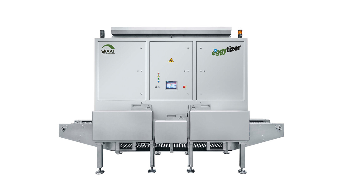 Der Eggytizer von Agri Advanced Technologies setzt auf den Einsatz von Elektronenstrahl-Sterilisationstechnologie (eBeam) zur Desinfektion der Bruteier. Diese Form der Sterilisation mit beschleunigten Elektronen erm�glicht eine h�here Eindringtiefe in die Eierschale als die herk�mmlichen Behandlungen mit UV oder Ozon. 