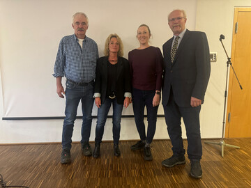 Setzen sich f�r die Belange der Sch�fer im S�dwesten ein (v.l.): Der neu gew�hlte zweite VorsitzendeKarl Burkhard aus Neidlingen, LSV-Gesch�ftsf�hrerin Anette Wohlfarth, die neue VDL-Gesch�ftsf�hrerin Lisa Sbitnew und der wiedergew�hlte LSV-Voritzende Alfons Gimber.