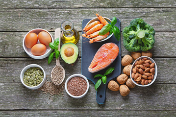 Lachs, N�sse, Eier: Der K�rper ben�tigt Fett, ma�geblich aus pflanzlichen Rohstoffen.