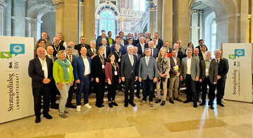 �ber 50 Organisationen diskutierten zwei Jahre lang im Rahmen des Strategiedialogs Landwirtschaft.