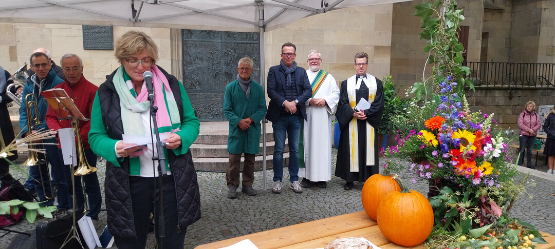LBV-Vizepräsidentin Roswitha Geyer-Fäßler vor der Stiftskirche in Stuttgart.