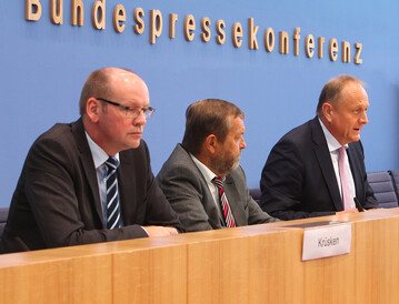 v. l. DBV-Generalsekret�r Bernhard Kr�sken, DBV-Fachausschusses-Getreide-Vorsitzender Wolfgang Vogel, DBV-Pr�sident Joachim Rukwied