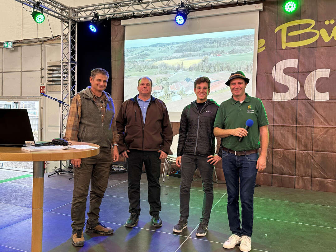 Erzählten von ihren Betrieben (v. l.): Hans-Peter Maier, Leutkirch; Jürgen Hespeler, Ravensburg; Tim Marschall, Bodnegg, und KBV-Vorsitzender Franz Schönberger.