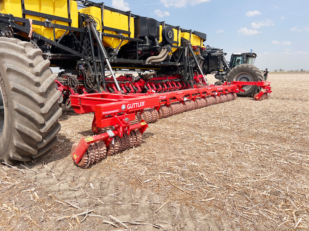 Güttler hat eine Prismenwalze für den Nexat geliefert.