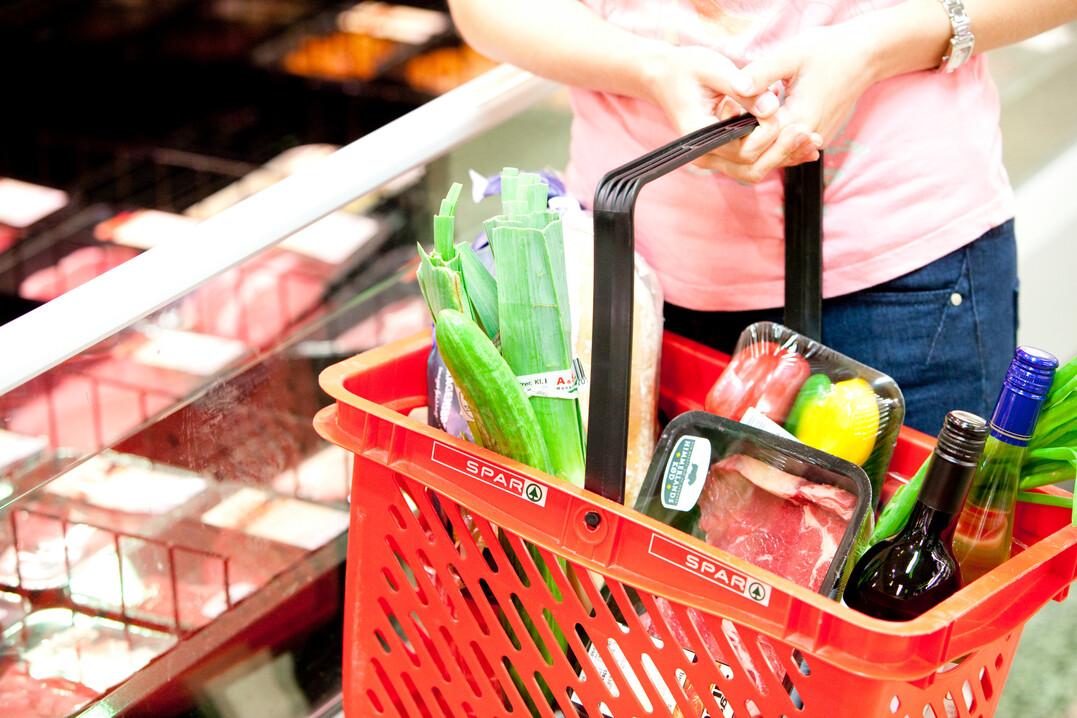 Verbraucher wollen über ihre Lebensmittel Informationen, etwa wie Tiere gehalten werden oder woher ihr Essen kommt.