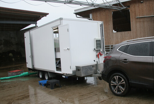 Die mobile Gefl�gelschlachtung erm�glicht eine stressfreie und hofnahe Schlachtung direkt im Herkunftsbetrieb.