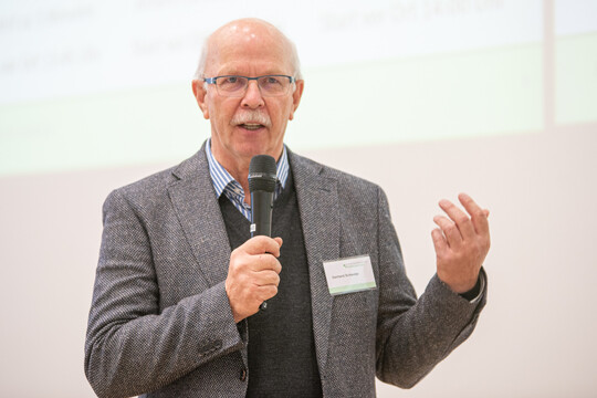 �F�r die Tierhalterinnen und Tierhalter liegt das Augenmerk bei digitalen Anwendungen klar auf einer weiteren Verbesserung des Tierwohls�, sagte Kammerpr�sident Gerhard Schwetje zum Auftakt der 14.�Beraterhochschultagung der Landwirtschaftskammer Niedersachsen am 21.10.2024 in der Hochschule Osnabr�ck.