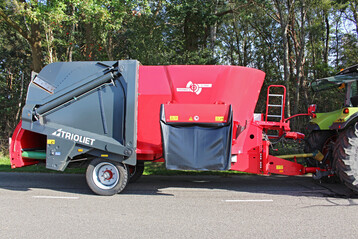 Die selbstladenden Futtermischwagen Triomix 2 New Edition haben ein Schneideschild im Heck.