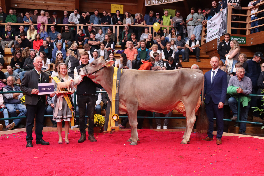 Calvino-Tochter Lawina von der Friedrich und Nikolas Sauter GbR in Bad Wurzach wurde Grand-Champion der Schau.