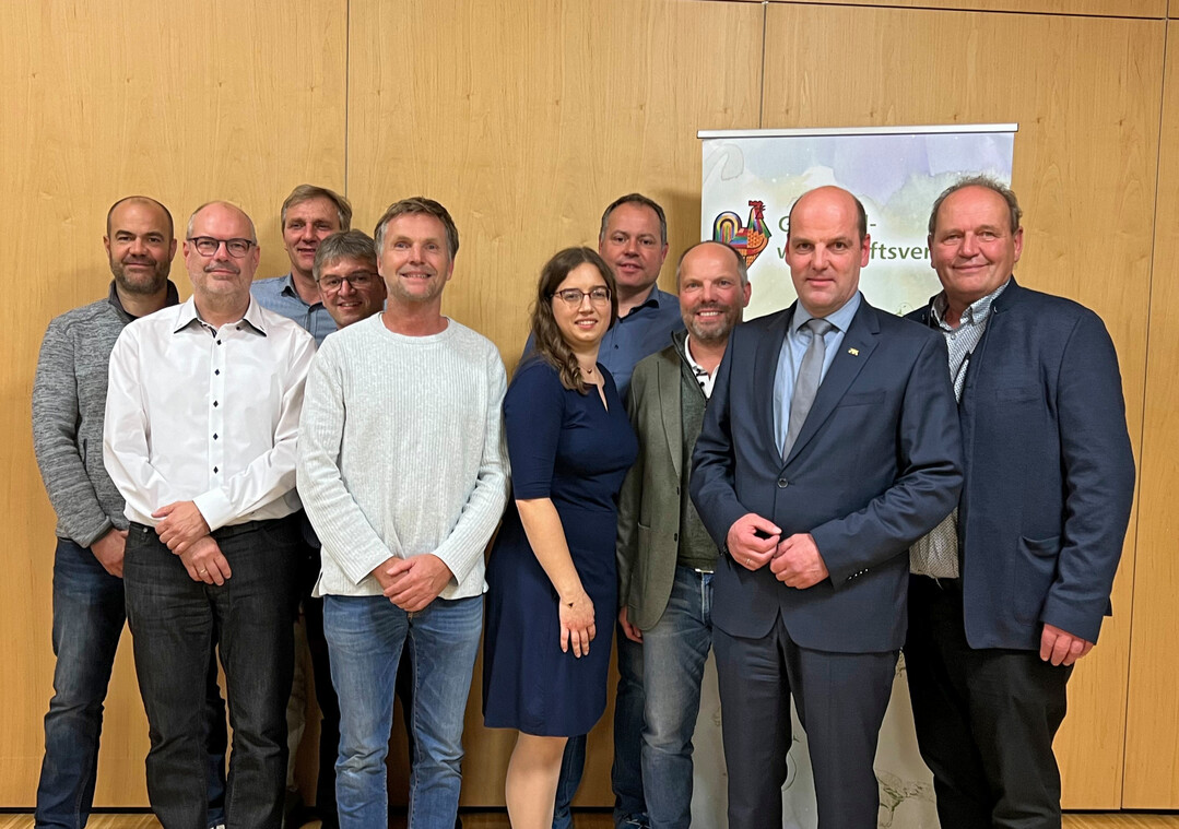 Der neu gew�hlte Vorstand des GWV BW (v. l. n. r.): Stefan Grimbacher, Matthias Kurz, Johannes Kn�pple, Matthias H�lle, Christoph H�nig, Gesch�ftsf�hrerin Andrea Bauer, Marcus K�nninger, Martin Zapf, Georg Heitlinger und Josef Wohlfrom (es fehlt Werner Hockenberger).