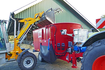 Der V-Mix-Hybrid-Futtermischwagen von BvL kann auch elektrisch betrieben werden.