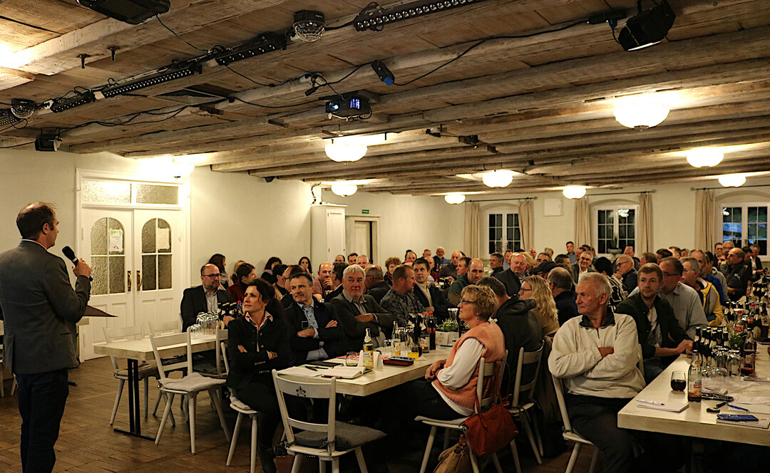 Volles Haus bei der Jahreshauptversammlung des Bauernverbands Allg�u-Oberschwaben am 6. November im Gasthof �Zum Br�uhaus� in Ro�berg. 