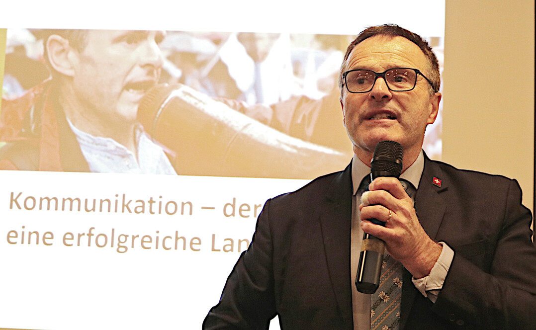 Aktive Kommunikation für die Landwirtschaft: Urs Schneider erläuterte, wie es Landwirte in der Schweiz schaffen, die Bevölkerung mitzunehmen und Volksentscheide für sich zu gewinnen.