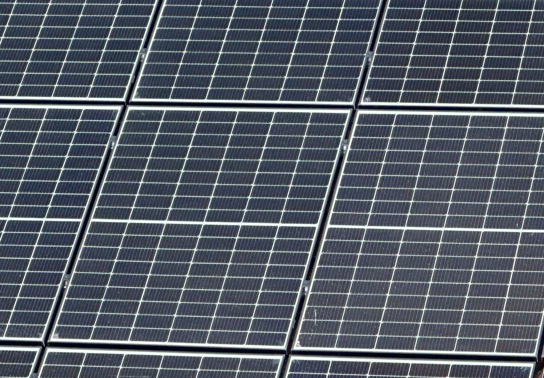 Solaranlage auf einer Scheune.