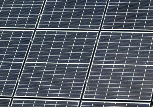 Solaranlage auf einer Scheune.