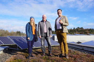 Bodan-Nachhaltigkeitsmanagerin Jasmin Meyer, Finanzchef Volker Schwarz und Gesch�ftsf�hrer Sascha Damaschun (rechts) freuen sich �ber die Auszeichnung.
