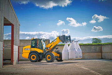 Die neuen Teleskopradlader von JCB erreichen bis zu 4,80 Meter Hubh�he.