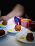 Das Motto von EURSPO, einem neuen zweijährigen Förderprogramm, das von vier nationalen Geflügelverbänden - CIPC (Frankreich), KRD-IG (Polen), BVH (Deutschland) und AVIANZA (Spanien) - initiiert wurde, lautet: „Europäisches Geflügel: eine nachhaltige Wahl“.