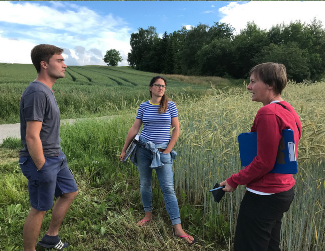Mit ihrem regionalen Projekt A.ckerwert ber�t Lioba Degenfelder Fl�cheneigent�mer:innen und Landwirt:innen.