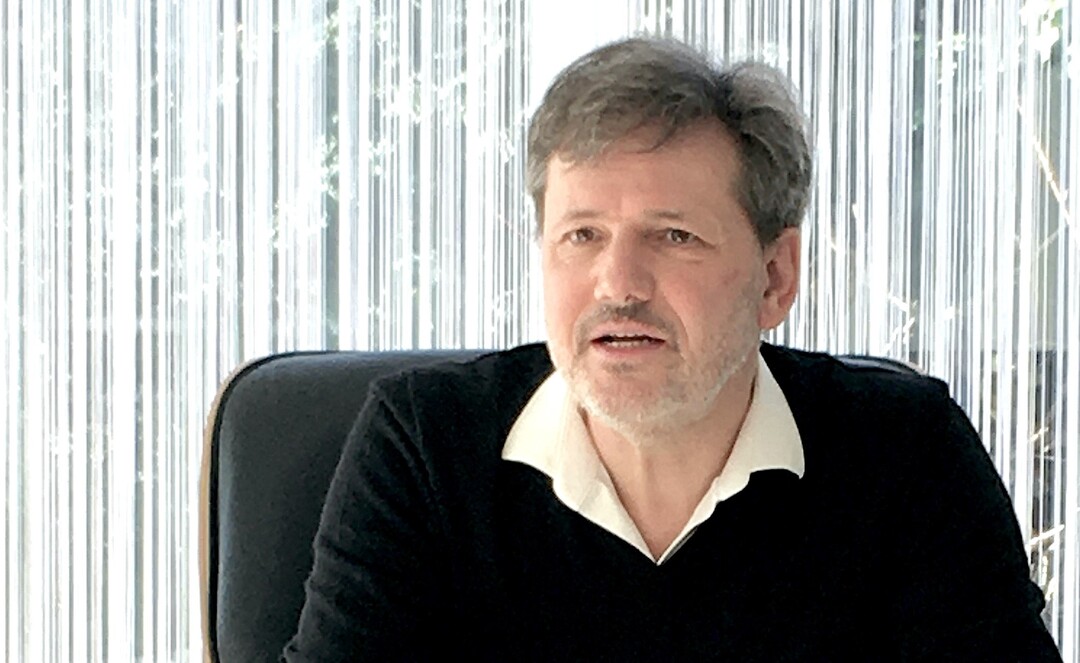 Olaf Deininger, Friedrichshafen/Bodensee, bis 2019 Chefredakteur des Handwerk-Magazins, davor Redaktionsleiter Neue Medien beim Deutschen Landwirtschaftsverlag, München, ist Wirtschaftsjournalist, Digitalexperte und schreibt für Zeitungen und Fachmagazine über Food, Medien und neue Technologien.