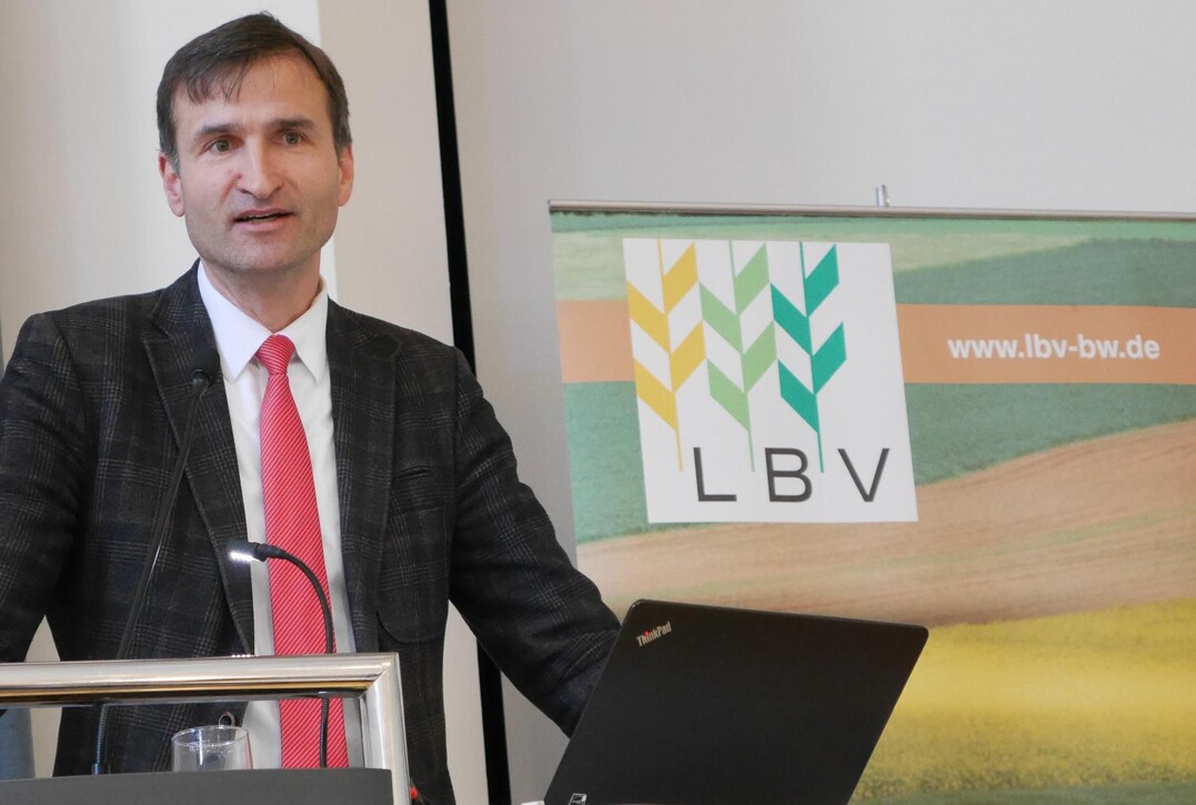 Prof. Dr. Enno Bahrs, Leiter des Fachgebietes Landwirtschaftliche Betriebslehre, ist Gesch�ftsf�hrender Direktor des Instituts f�r Landwirtschaftliche Betriebslehre an der Universit�t Hohenheim.