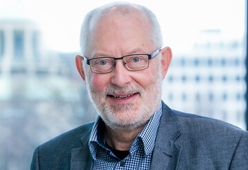 Karl-Ulrich Templ ist stellvertretender Direktor der Landeszentrale f�r politische Bildung Baden-W�rttemberg (lpb) in Stuttgart und leitet dort die Abteilung Medien und Methoden.