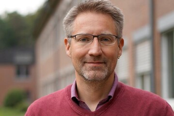 Prof. Dr. Sebastian Lakner leitet seit 2020 die Professur für Agrarökonomie an der Agrar- und Umweltwissenschaftlichen Fakultät der Universität Rostock.