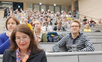 Prof. Dr. Regina Birner, Fachgebiet Sozialer und institutioneller Wandel in der landwirtschaftlichen Entwicklung, ist Mitinitiatorin und agierte als Moderatorin beim 4. Hohenheimer Landwirtschaftsdialog zum Agrarhandel am 15. Januar 2019 an der Universit�t Hohenheim. 