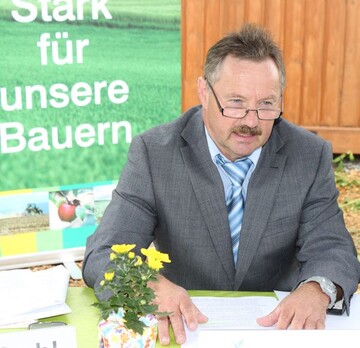Fachausschuss-Vorsitzender Alois Fahrmeier bei der LBV-Erntepressekonfeenz am 26. August 2013 auf dem Betrieb von Birgit und Peter Treiber in Fellbach-Schmiden (Rems-Murr-Kreis)