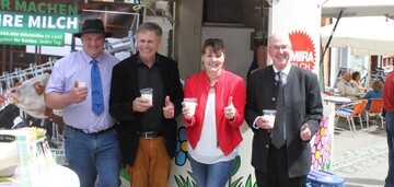 Kreisvorsitzender Manfred Haas, LBV-Vizepräsident Gerhard Glaser, Landfrauenpräsidentin Juliane Vees und Landrat Dr. Wolf-Rüdiger Michel